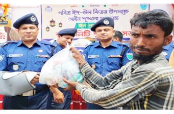 শ্রীমঙ্গলে জেলা পুলিশ সুপারের পক্ষ থেকে ঈদ সামগ্রী বিতরণ