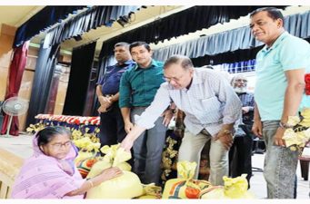 শ্রীমঙ্গলে ঈদুল আযহা উপলক্ষে ভিজিএফ এর চাল বিতরণ