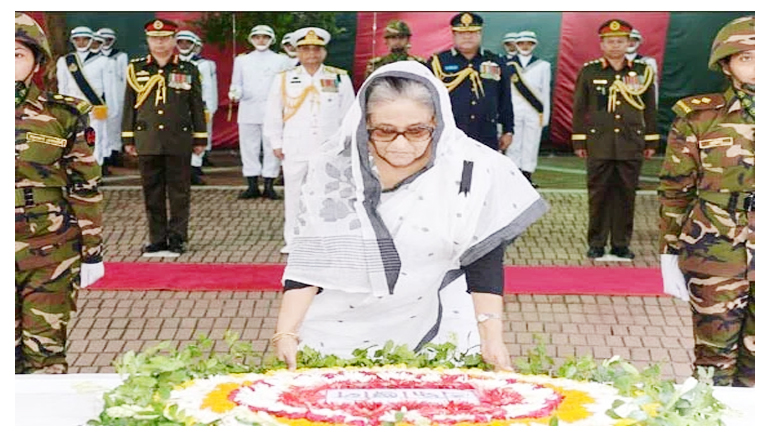 জাতীয় শোক দিবসে টুঙ্গিপাড়ায় বঙ্গবন্ধুর সমাধিতে প্রধানমন্ত্রীর শ্রদ্ধা