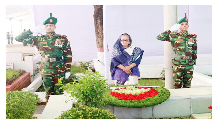 রাজধানীর বনানীতে শেখ রাসেলের সমাধিতে প্রধানমন্ত্রীর শ্রদ্ধা
