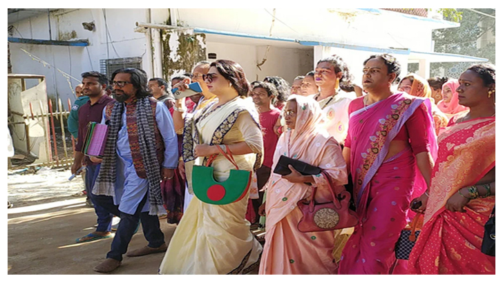 দ্বাদশ সংসদ নির্বাচনে রংপুর-৩ আসনে মনোনয়নপত্র জমা দিলেন তৃতীয় লিঙ্গের রানী