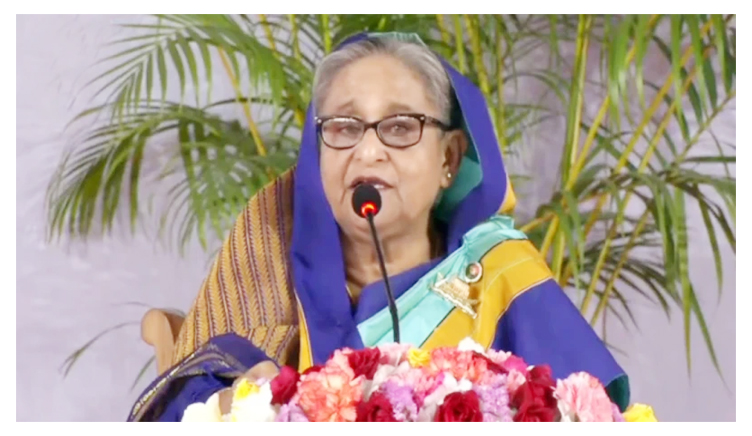 চাকরির পেছনে না ছুটে উদ্যোক্তা হওয়ার পরামর্শ প্রধানমন্ত্রীর