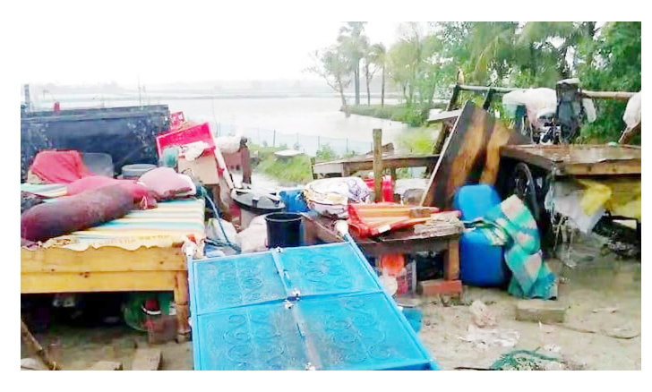 ঘূর্ণিঝড়ে ক্ষতিগ্রস্ত মানুষের পাশে দাঁড়াতে প্রধানমন্ত্রীর নির্দেশ