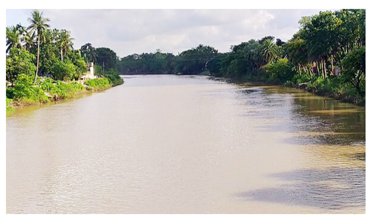 নওগাঁ বিপৎসীমার ওপরে আত্রাই নদীর পানি