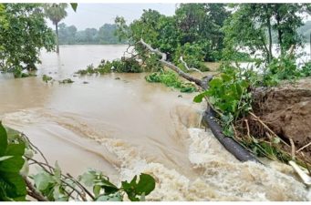 বাঁধ ভেঙে প্লাবিত ১০ গ্রাম, পরশুরাম-ফুলগাজীতে এইচএসসি পরীক্ষা স্থগিত