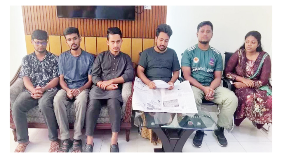 সহিংসতা ও রাষ্ট্রীয় স্থাপনায় অগ্নিসংযোগের ঘটনার তীব্র নিন্দা জানিয়ে আন্দোলনের সব কর্মসূচি প্রত্যাহার করেছে বৈষম্যবিরোধী ছাত্র আন্দোলন