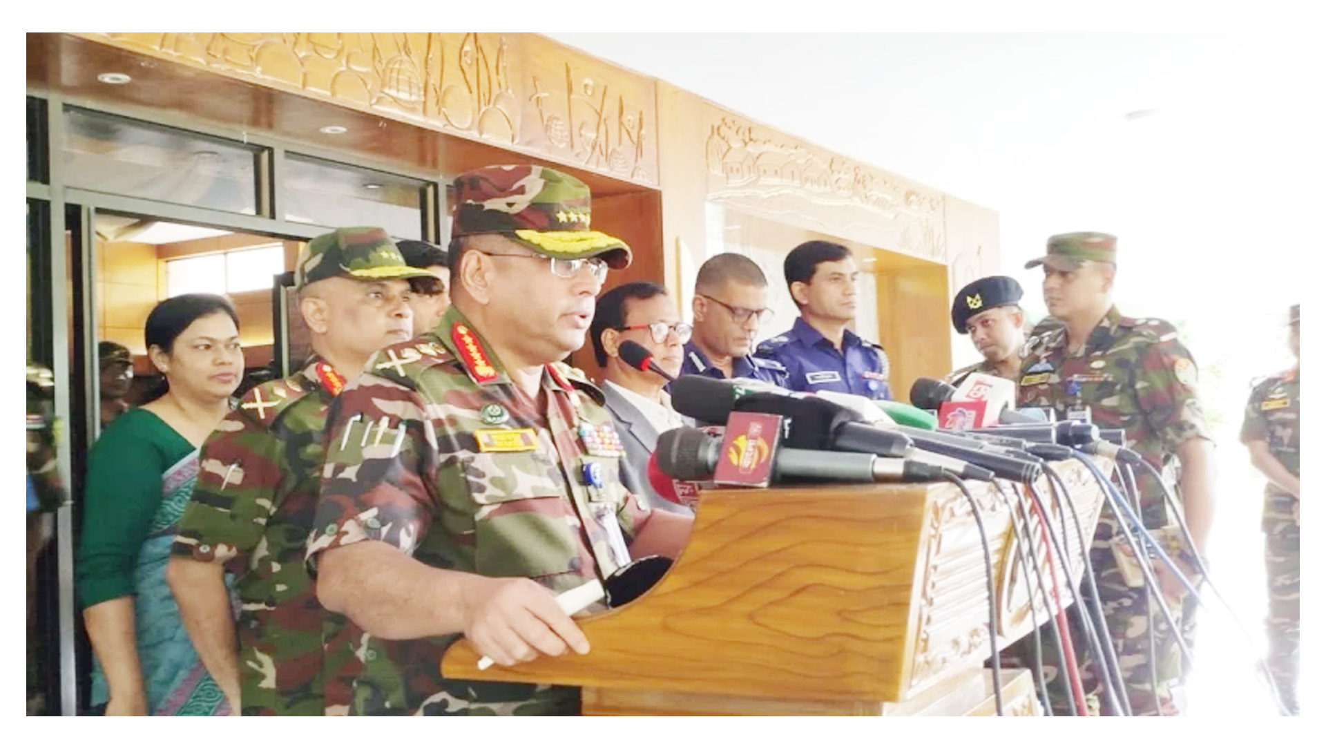 আওয়ামী লীগ নেতাদের আশ্রয় দিয়েছে সেনাবাহিনী, জানালেন সেনাপ্রধান