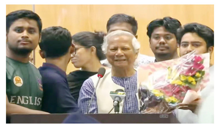 আমার উপর বিশ্বাস রাখলে হিংসা, আক্রমণ, ধ্বংসযজ্ঞ সহিংসতা বন্ধ করুন : ড. ইউনূস