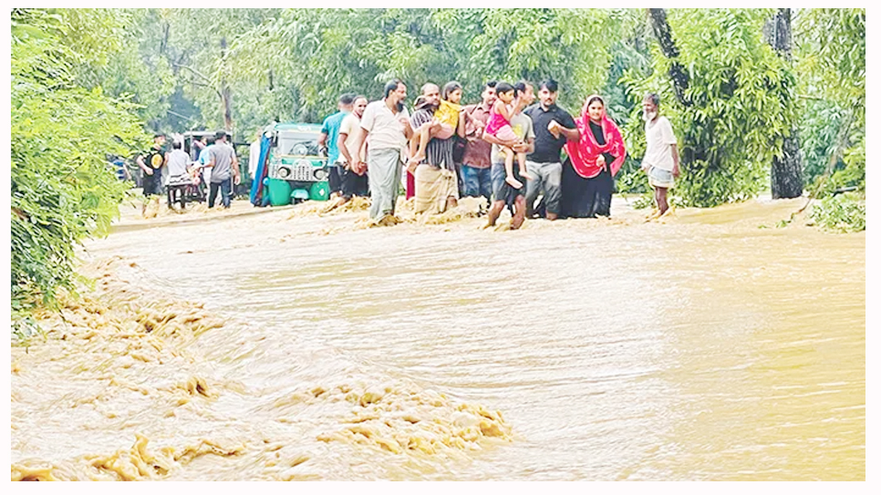 হঠাৎ ভয়ংকর বন্যা,পানিবন্দি হয়ে পড়েছেন লাখ লাখ মানুষ