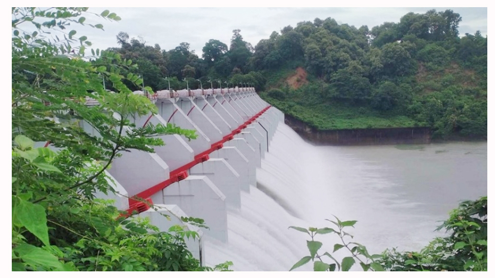 বিপৎসীমায় পৌঁছে যাওয়ায় খুলে দেওয়া হয়েছে কাপ্তাই বাঁধের ১৬টি স্পিলওয়ে