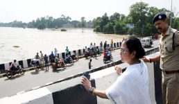 পশ্চিমবঙ্গে বন্যার জন্য কেন্দ্রীয় সরকারকে দায়ী করলেন মমতা