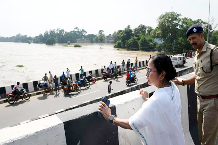 পশ্চিমবঙ্গে বন্যার জন্য কেন্দ্রীয় সরকারকে দায়ী করলেন মমতা