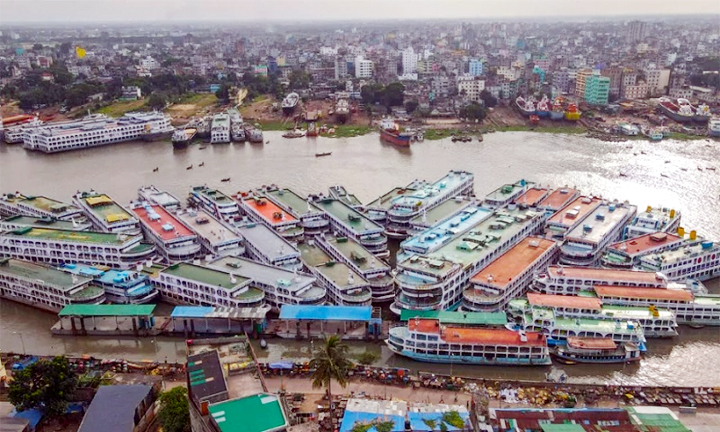 বৈরি আবহাওয়ার জন্য ঢাকা থেকে উপকূলীয় ৬ রুটে নৌযান চলাচল বন্ধ