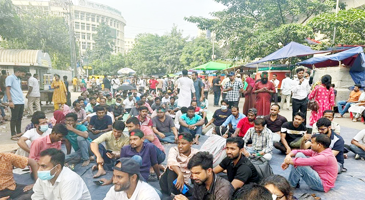 প্রজ্ঞাপন না হওয়া পর্যন্ত শাহবাগেই অবস্থানের ঘোষণা ৩৫ প্রত্যাশীদের