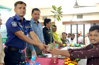 জাতীয় যুব দিবস উপলক্ষে ঝালকাঠিতে ইয়াসের ফলজ ও বনজ চারা বিতরণ