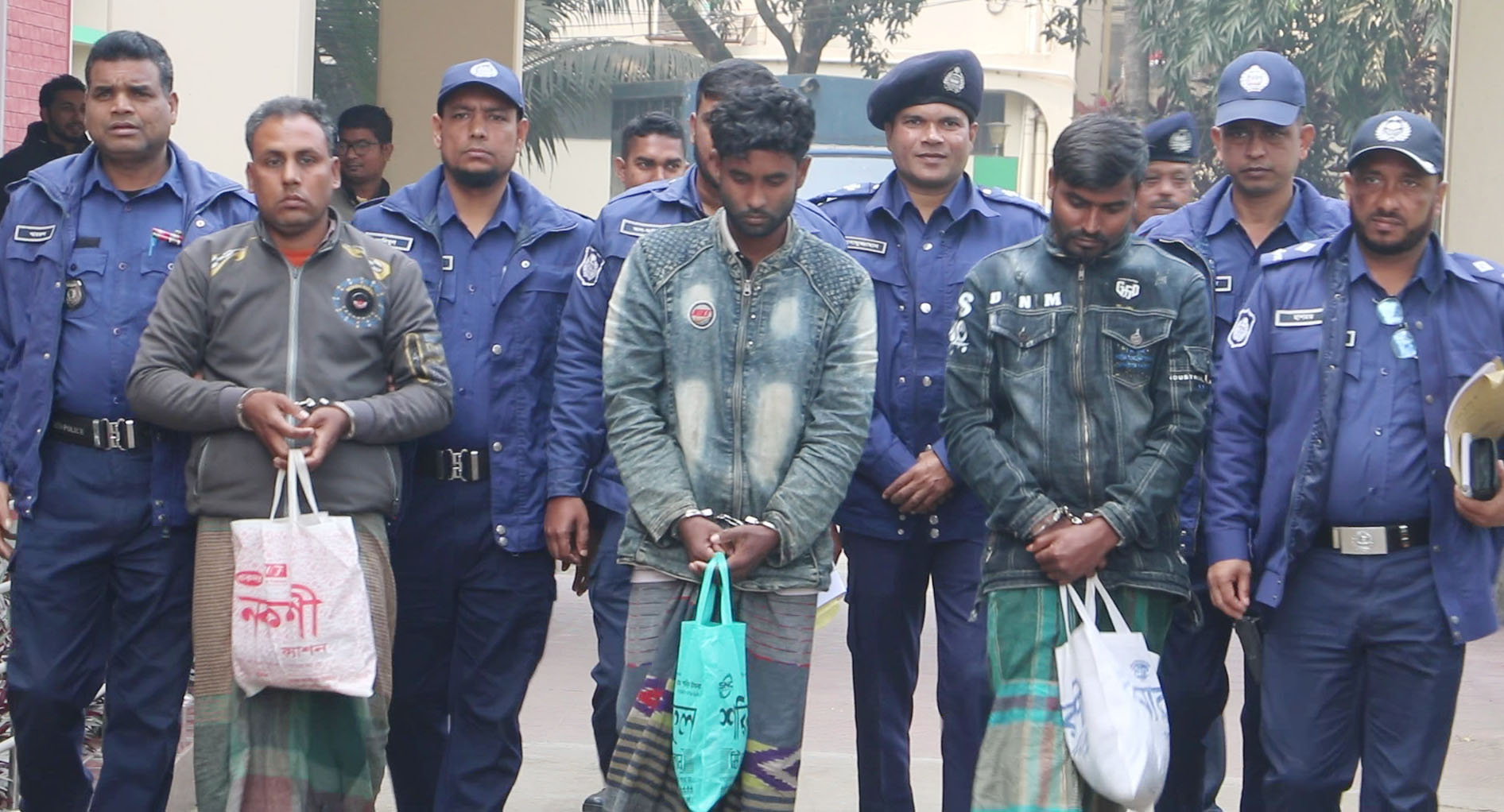 নওগাঁয় জবাই করে হত্যা হত্যার পর দাফন-কাফনে সহযোগিতা করেও শেষ রক্ষা হলো না