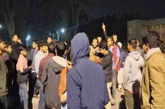 সীমান্তে বিএসএফের হামলা, প্রতিবাদে রাজশাহী বিদ্যালয়ে শিক্ষার্থীদের বিক্ষোভ