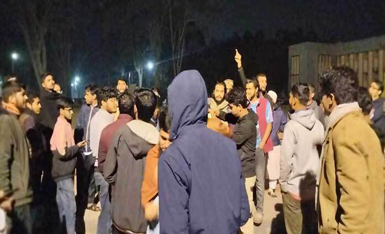 সীমান্তে বিএসএফের হামলা, প্রতিবাদে রাজশাহী বিদ্যালয়ে শিক্ষার্থীদের বিক্ষোভ