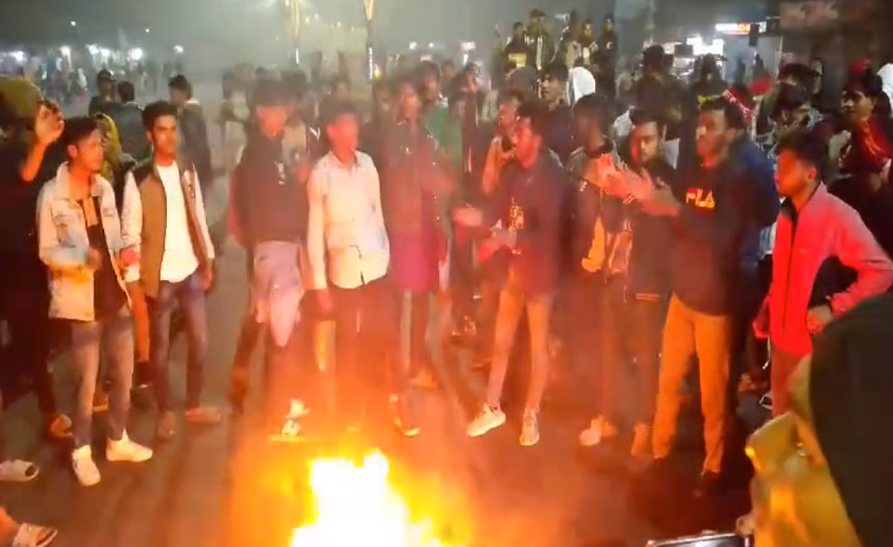 রাবিতে শিক্ষার্থীর মৃত্যুর ঘটনায় ঢাকা-রাজশাহী মহাসড়কে বিক্ষোভ