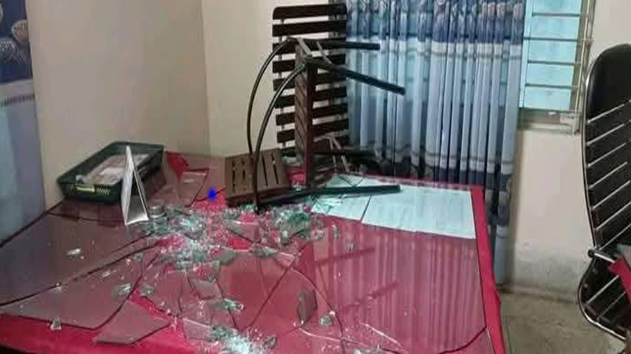 রাজশাহী রেলস্টেশন ভাঙচুরের ঘটনায় মামলা