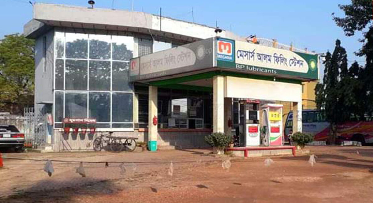 বিনা নোটিশে উচ্ছেদ অভিযানের প্রতিবাদে উত্তরাঞ্চলের সব পেট্রল পাম্পে চলছে অনির্দিষ্টকালের ধর্মঘট