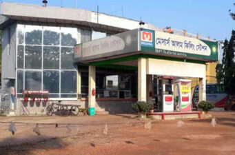 বিনা নোটিশে উচ্ছেদ অভিযানের প্রতিবাদে উত্তরাঞ্চলের সব পেট্রল পাম্পে চলছে অনির্দিষ্টকালের ধর্মঘট