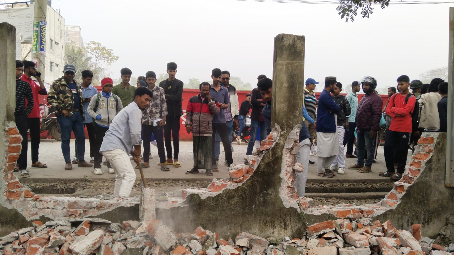 শেখ হাসিনার বক্তব্যের প্রতিবাদে আমুর ঝালকাঠির বাসভবন ভাঙচুর