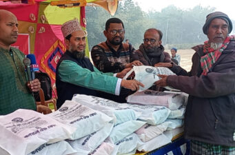 অসহায় নারী ,পুরুষ ও শিশু কল্যাণ ফাউন্ডেশনের উদ্যোগে শীতবস্ত্র বিতরন
