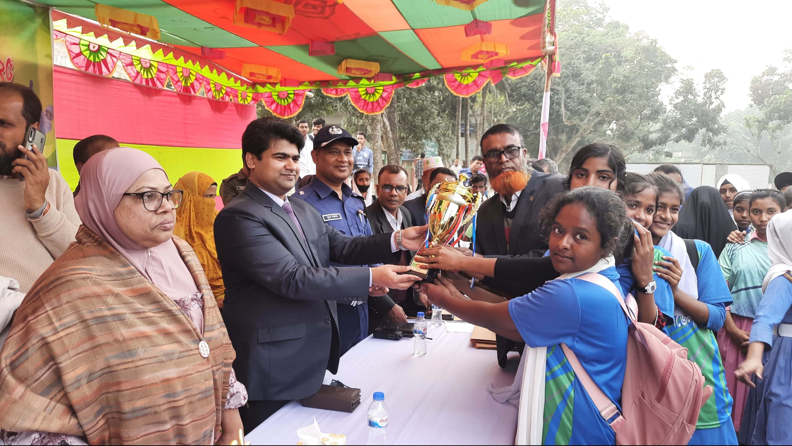 কাজিপুরে শীতকালীন ক্রীড়া প্রতিযোগিতা পুরস্কার বিতরণী অনুষ্ঠিত