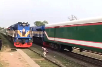 বাঘায় ট্রেনের নিচে ঝাপ দিয়ে বৃদ্ধের আত্নহত্যা