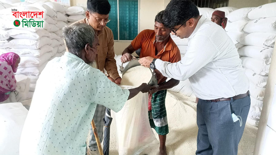 কাজিপুরে ঈদ উপলক্ষে ইউএন’র ভিজিএফ চাল বিতরণ
