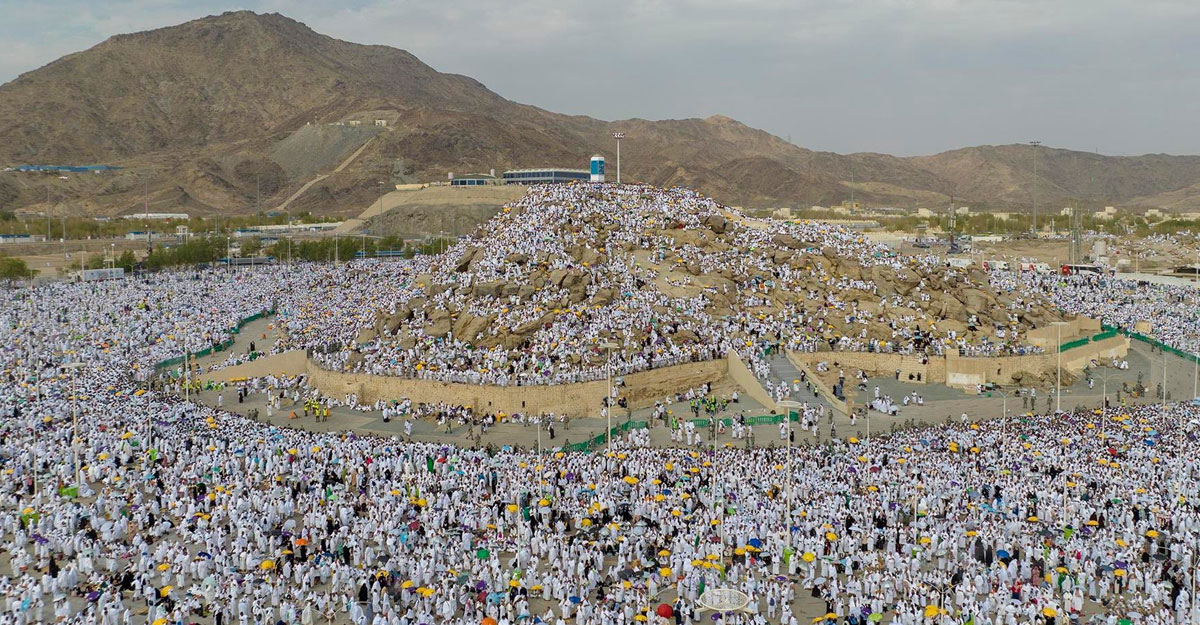 আরাফাত ময়দান ‘লাব্বাইক আল্লাহুম্মা লাব্বাইক’ ধ্বনিতে মুখরিত