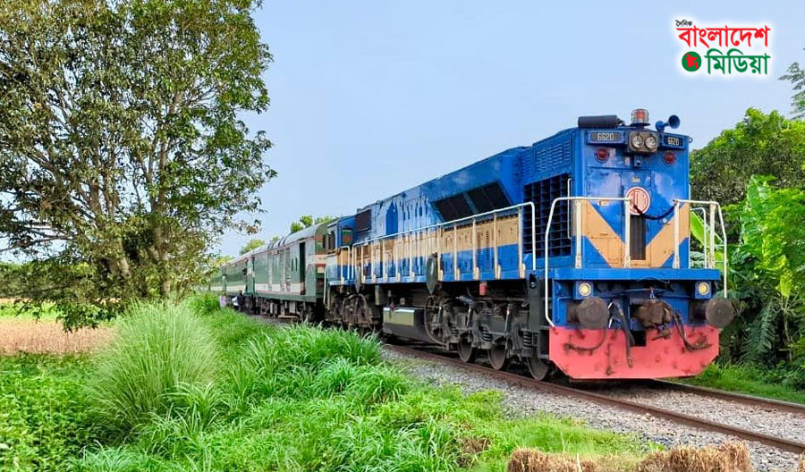 রেলকে লাভজনক করতে মালবাহী কোচ বাড়ানো ও টিকিট কালোবাজারি বন্ধের সুপারিশ