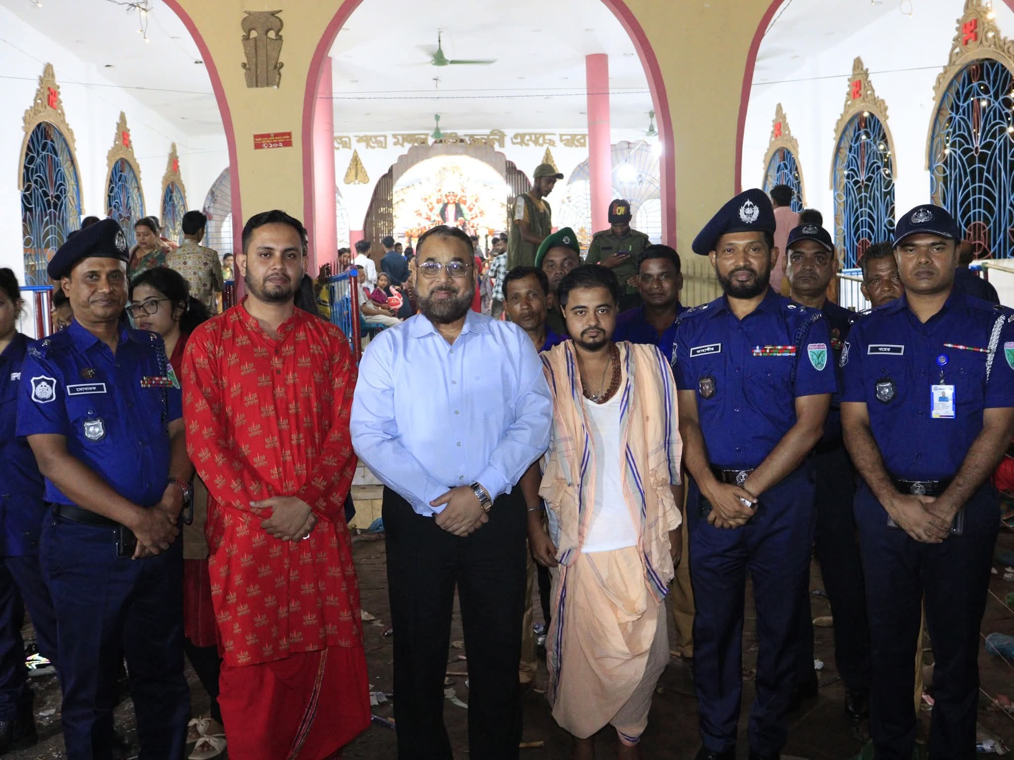 মৌলভীবাজারে পূজা মণ্ডপ পরিদর্শনে সিলেট রেঞ্জের ডিআইজি