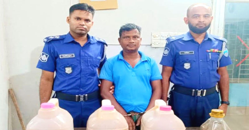 সরাইলে ৩০ লিটার চোলাই মদসহ মাদক কারবারি গ্রেফতার