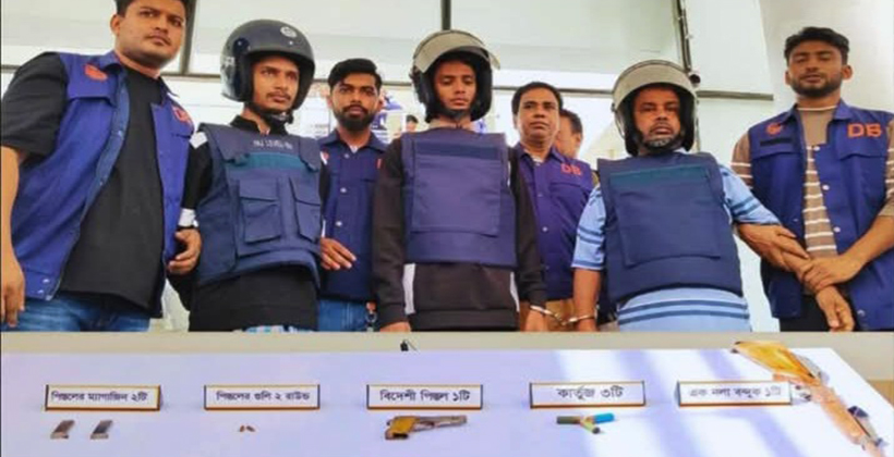 চট্টগ্রাম রাউজানে তিন অস্ত্রধারী গ্রেপ্তার, আগ্নেয়াস্ত্র ও গুলি উদ্ধার