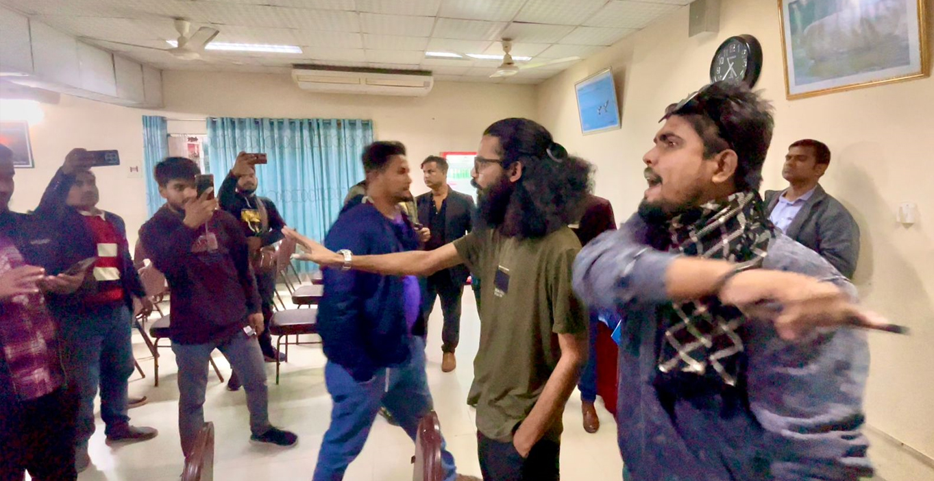 রাজশাহীতে সাংবাদিকদের হেনস্তা, তালাবদ্ধ করার হুমকি দুই এনসিপি নেতার