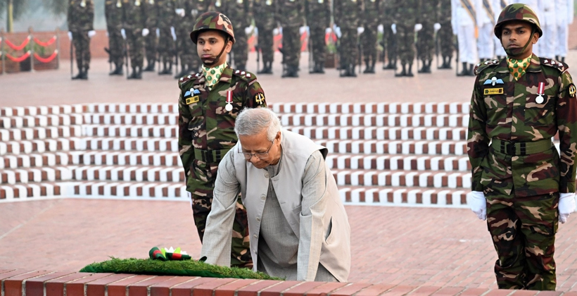 জাতীয় স্মৃতিসৌধে প্রধান উপদেষ্টার শ্রদ্ধা নিবেদন