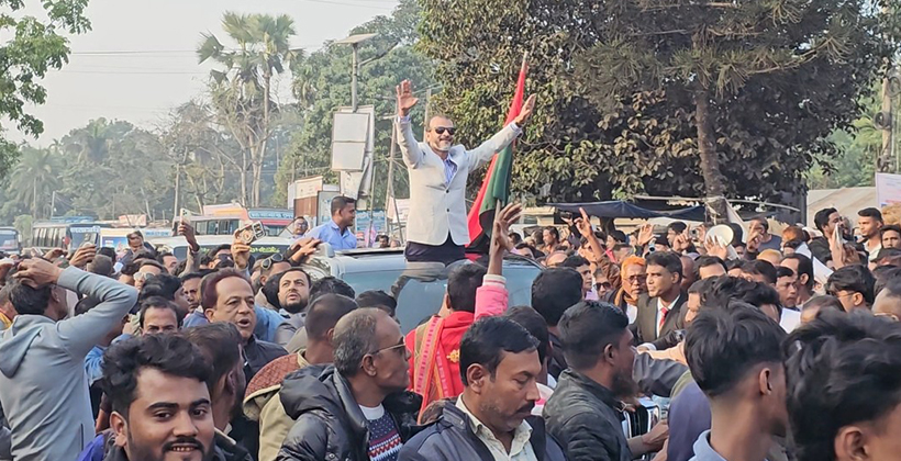 মাজার জিয়ারতের মধ্য দিয়ে নির্বাচনী কার্যক্রম শুরু করলেন ব্যারিস্টার জাকির