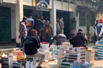 রাজশাহীতে মাধ্যমিক স্তরের বই স্কুল পর্যায়ে পৌঁছানো শুরু