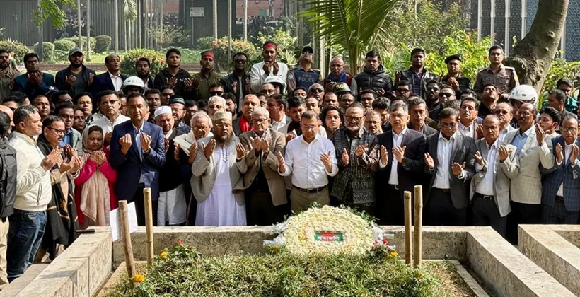 হাদির কবর জিয়ারত করলেন তারেক রহমান