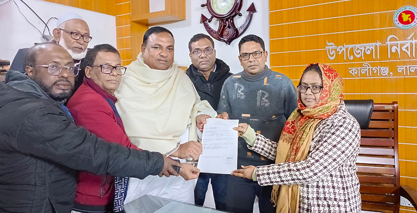 লালমনিরহাট-২ আসনে বিএনপির মনোনয়ন পত্র জমা দিলেন, রোকন উদ্দিন বাবুল