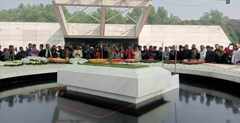 খালেদা জিয়ার প্রতি শ্রদ্ধা জানাচ্ছেন নেতাকর্মীসহ সর্বস্তরের মানুষ