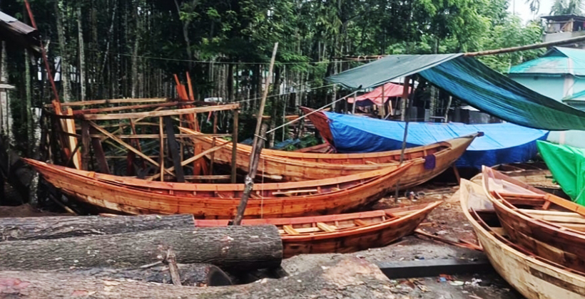 নদীর তীরে জন্ম নেয় স্বপ্ন, নৌকার গায়ে ভাসে জীবনের গল্প