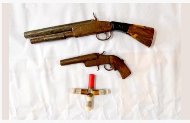 চট্টগ্রাম রাউজানে পুলিশের অভিযান: দুটি এলজি ও কার্তুজ উদ্ধার