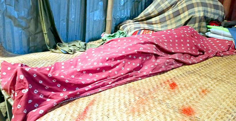 নওগাঁ সদরে তরুণীর ঝুলন্ত লাশ উদ্ধার স্বামী পলাতক