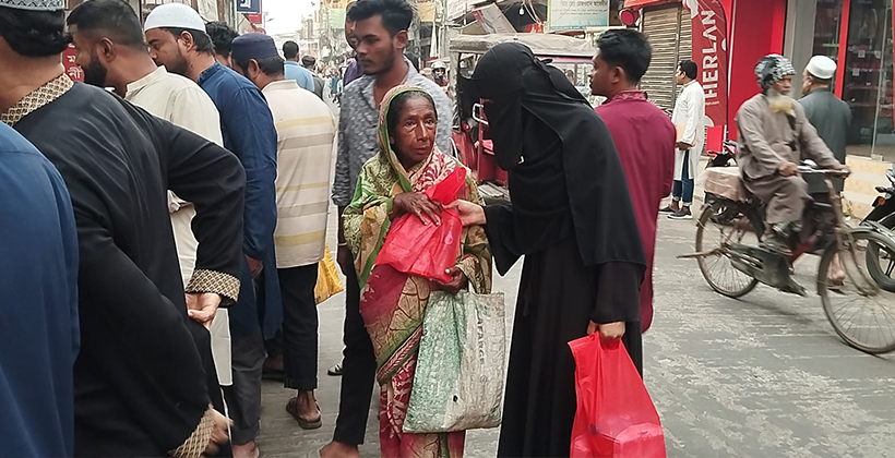 ঝালকাঠিতে মাসব্যাপী ইফতার বিতরণ করছে ইয়াস