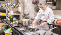 ঢাকার রেস্টুরেন্টে হাইজিন : সমস্যাটা কোথায়, দায় কার?