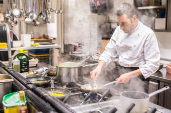 ঢাকার রেস্টুরেন্টে হাইজিন : সমস্যাটা কোথায়, দায় কার?