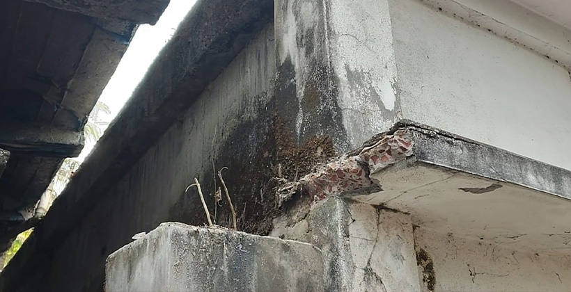বাগেরহাটে আদালতের নিষেধাজ্ঞা অমান্য করে প্রতিপক্ষের বাড়ি ভাংচুর, হুমকি-ধামকী